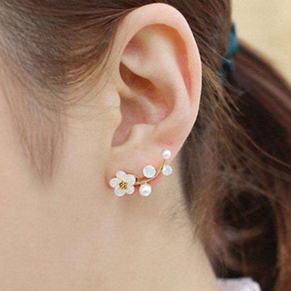 NEW flower stud earrings - Picture 2 of 4